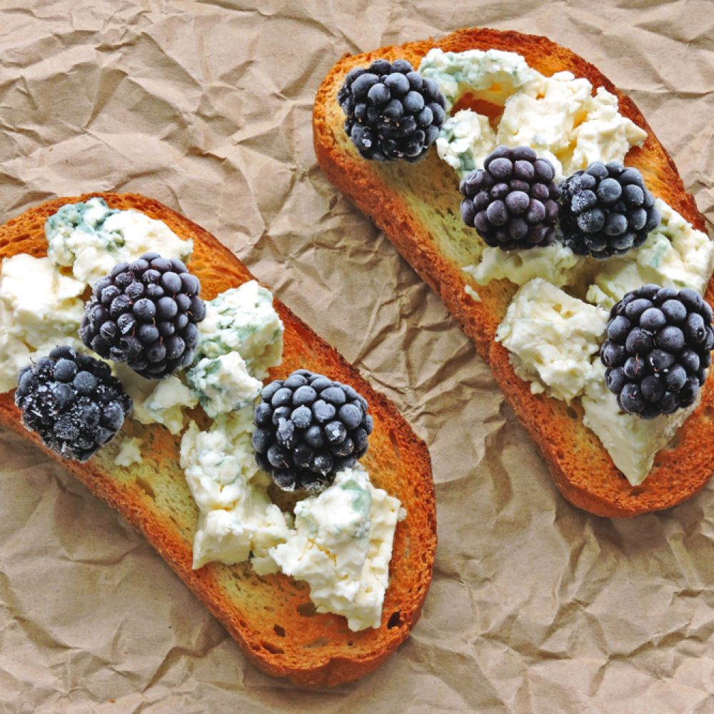 Blue Cheese Toast with Blackberries