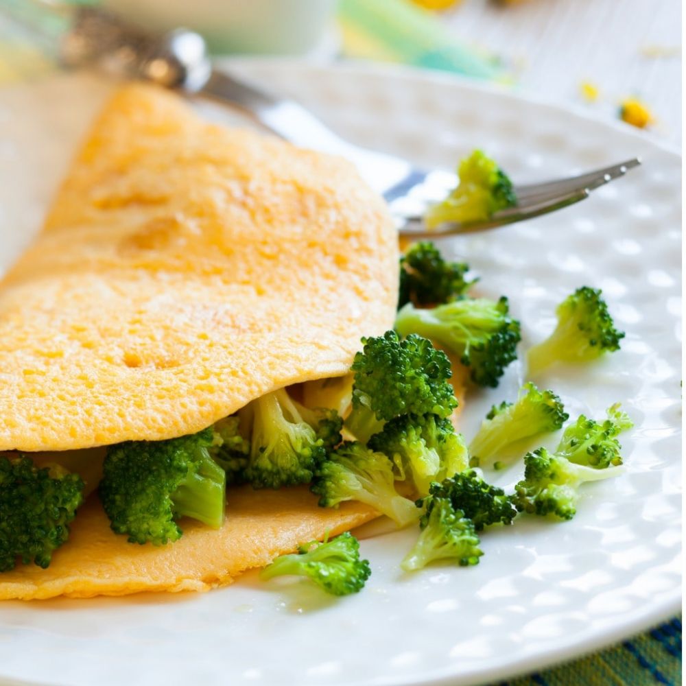 Omelette with Broccoli and Cheese