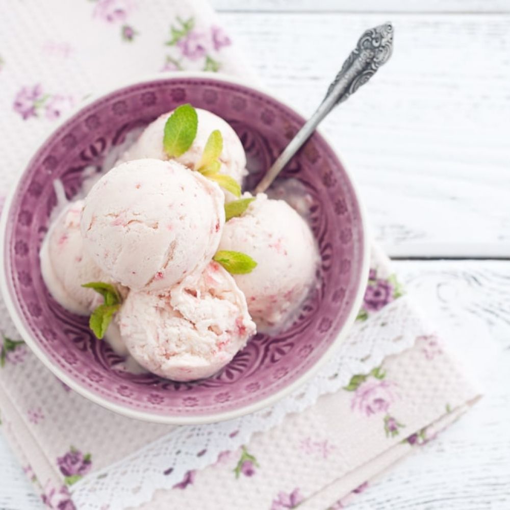 Mascarpone Ice Cream with Raspberries