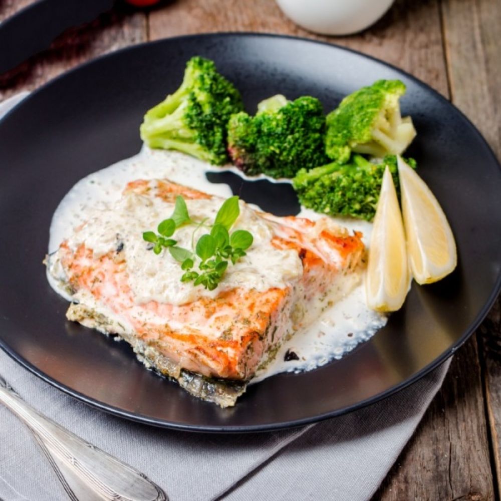 Salmon with Broccoli and Sauce