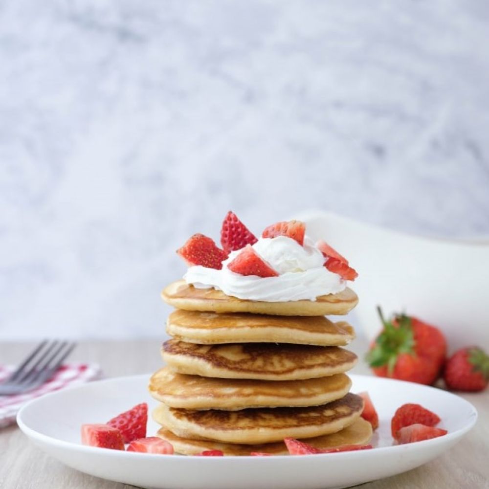 Pancakes with Strawberries and Whipped Cream