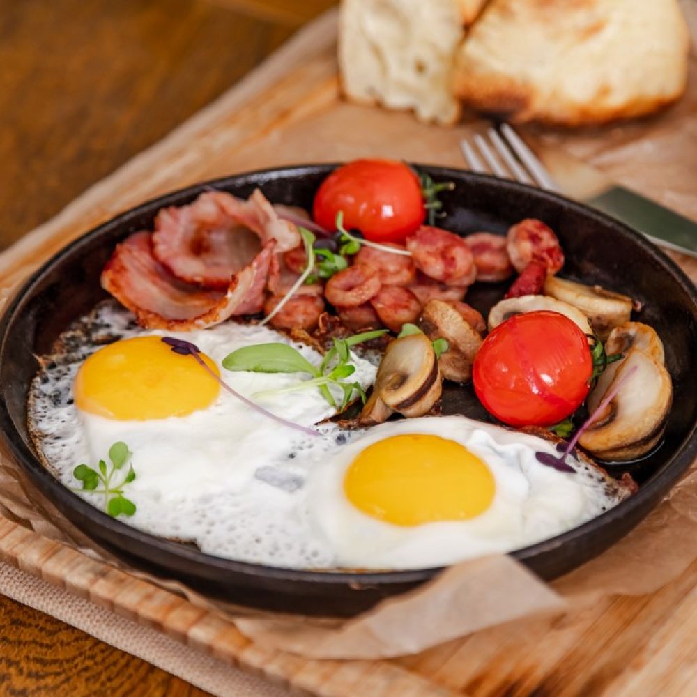 Fried Eggs with Bacon and Mushrooms