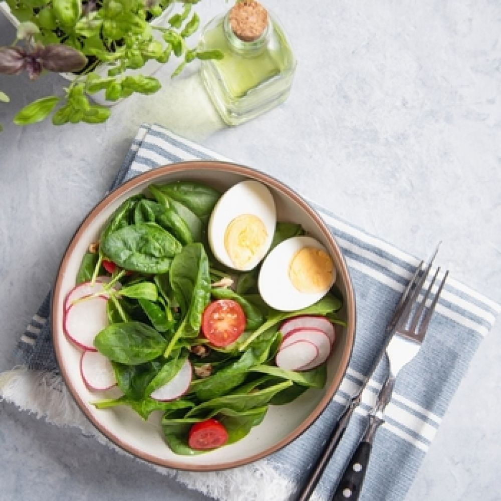 Boiled Eggs with Spinach Salad