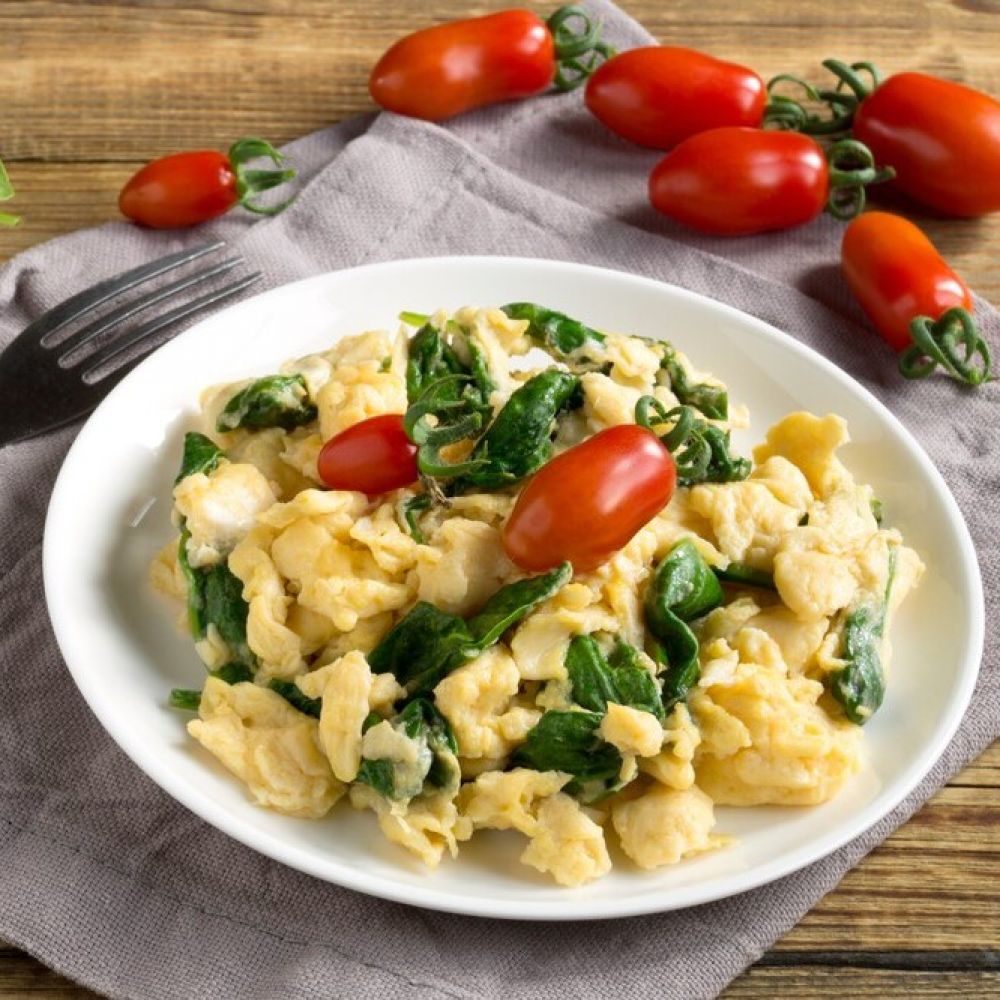 Cheesy Scrambled Eggs with Spinach