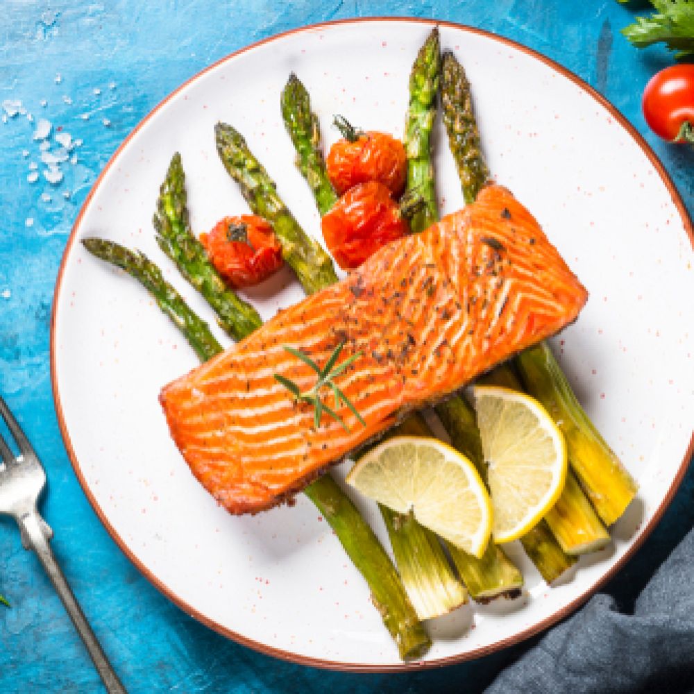 Salmon with Asparagus and Cherry Tomatoes