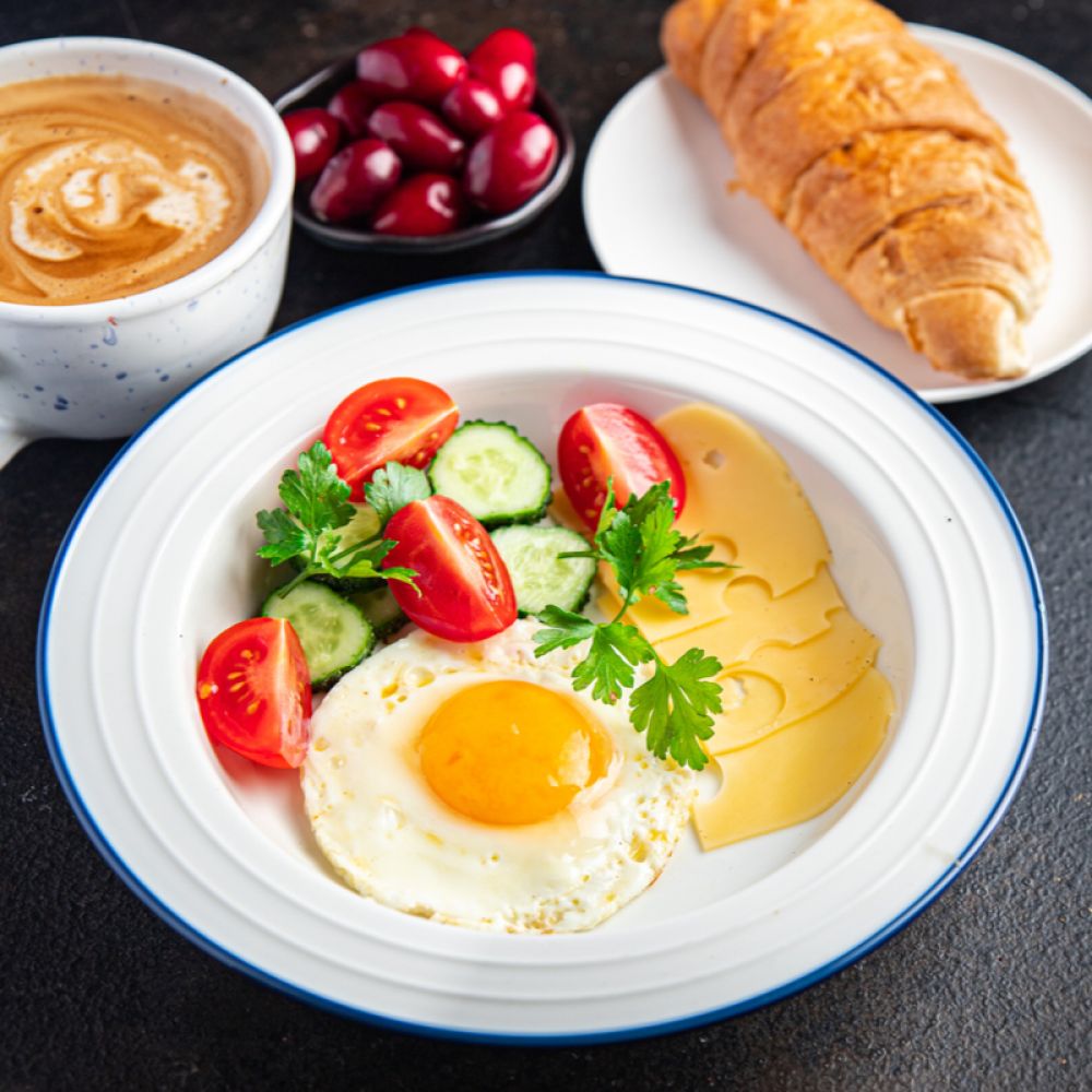 Fried Eggs with Cheese and Vegetables