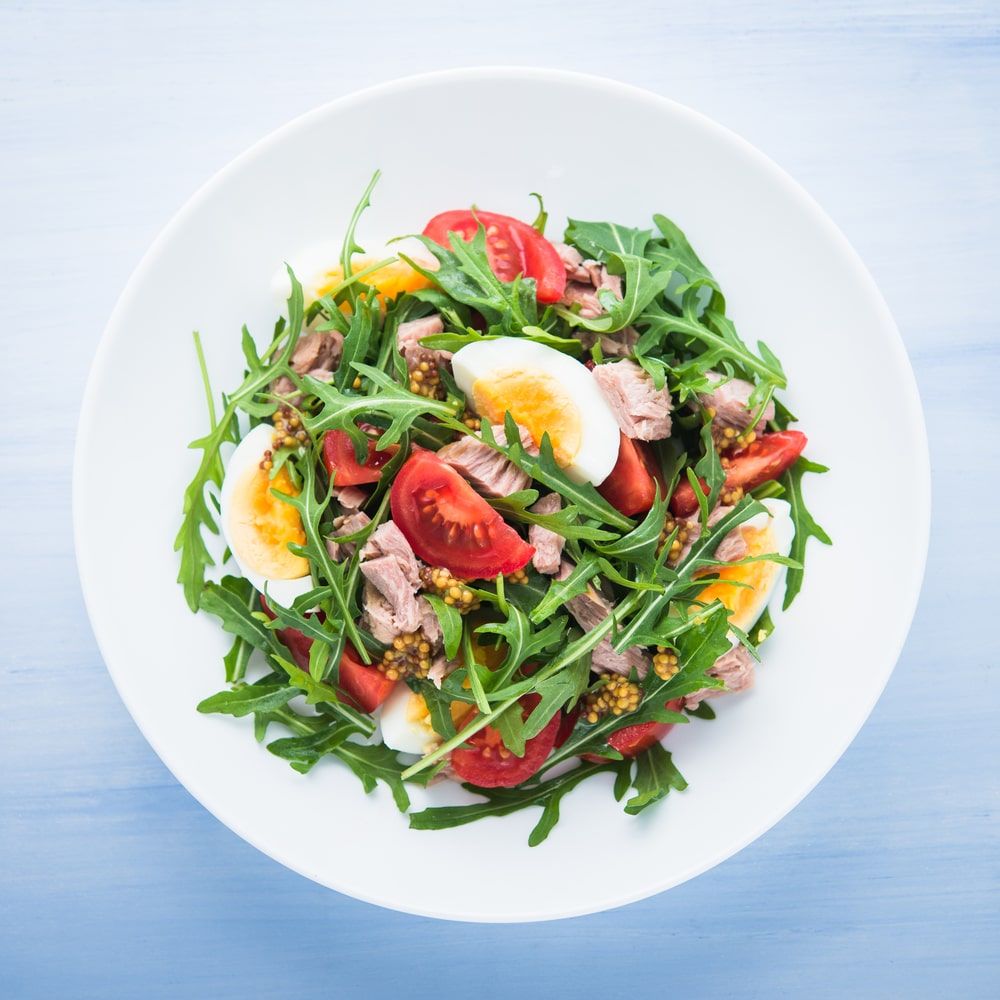 Fresh Salad with Tuna and Egg