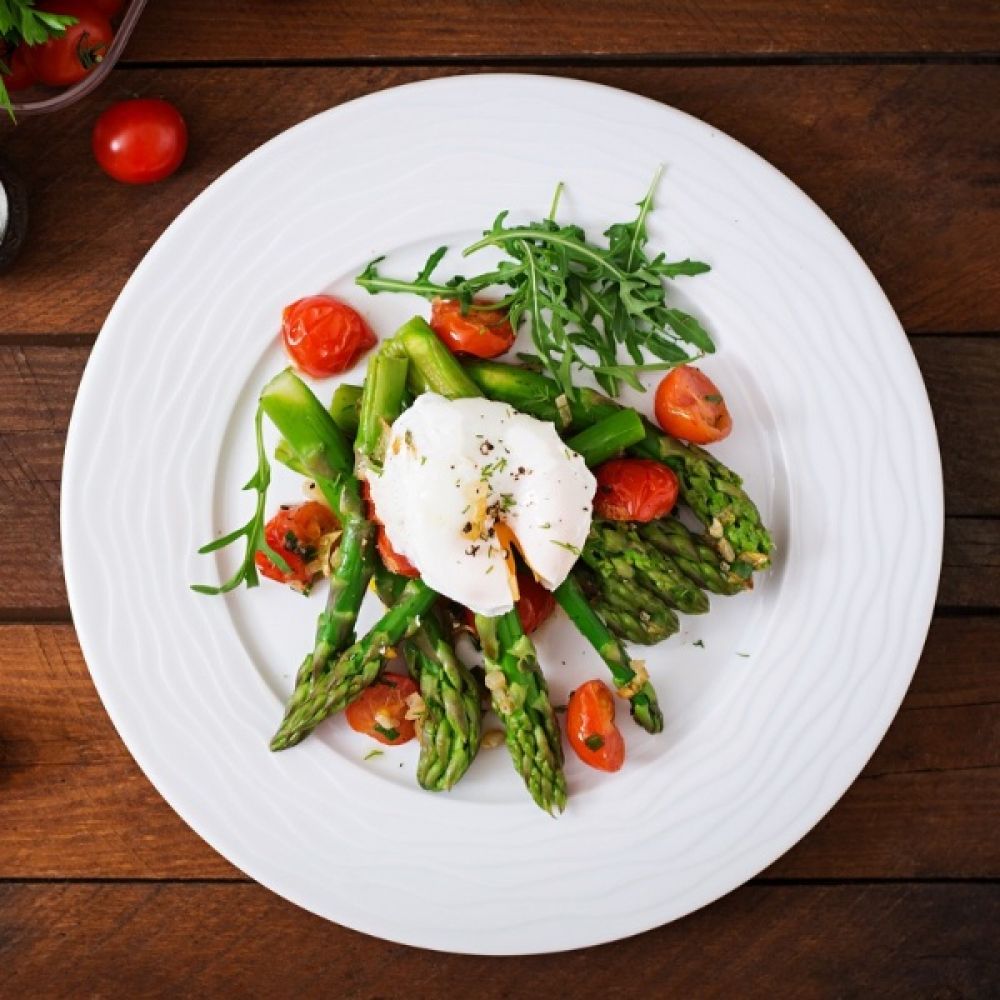 Poached Eggs with Asparagus and Salad